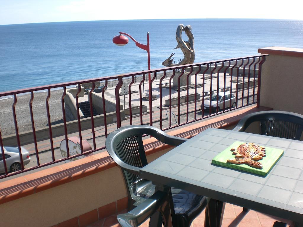 B&B La Sirena Santa Teresa Di Riva Exterior foto